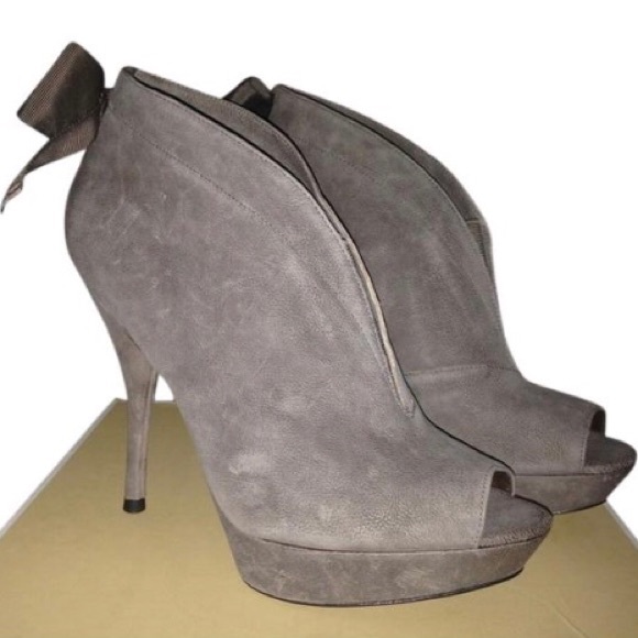 Vera Wang Shoes - Vera Wang Royce booties